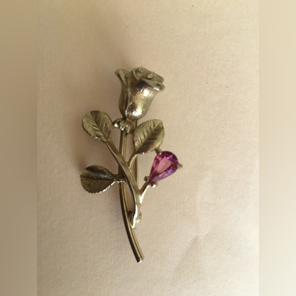 Vintage rose pin. Gold with pink crystal. - Picture 4 of 4